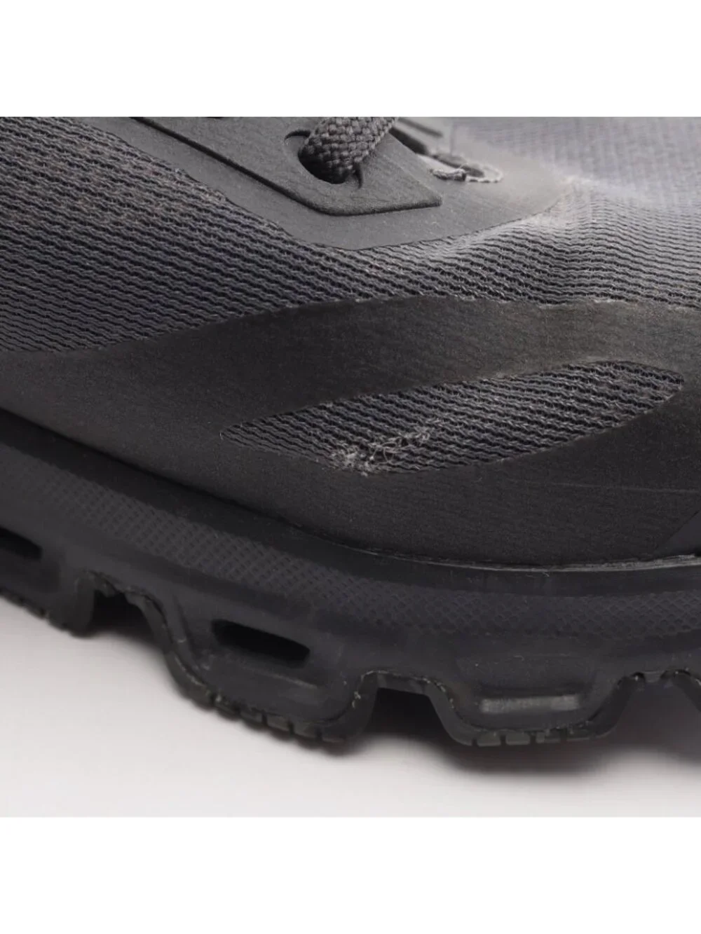 Loewe Sneakers on Cloud Venture Black